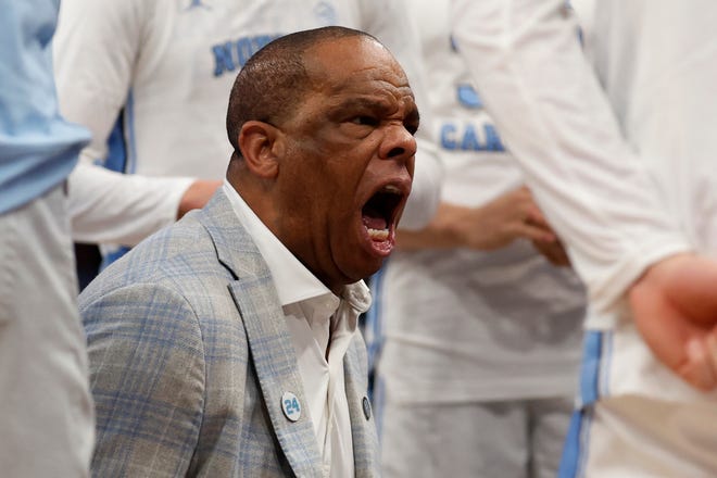 North Carolina Tar Heels coach Hubert Davis yells at his team in a huddle during a timeout against the Pittsburgh Panthers in the first half Friday at Capital One Arena in Washington.