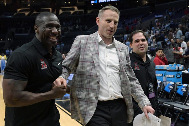 Mar 28, 2024; Los Angeles, CA, USA; Alabama Crimson Tide head coach Nate Oats celebrates after defeating the North Carolina Tar Heels in the semifinals of the West Regional of the 2024 NCAA Tournament at Crypto.com Arena. Mandatory Credit: Jayne Kamin-Oncea-USA TODAY Sports
