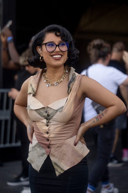 Raye wore a bodice top and a chunky necklace backstage.